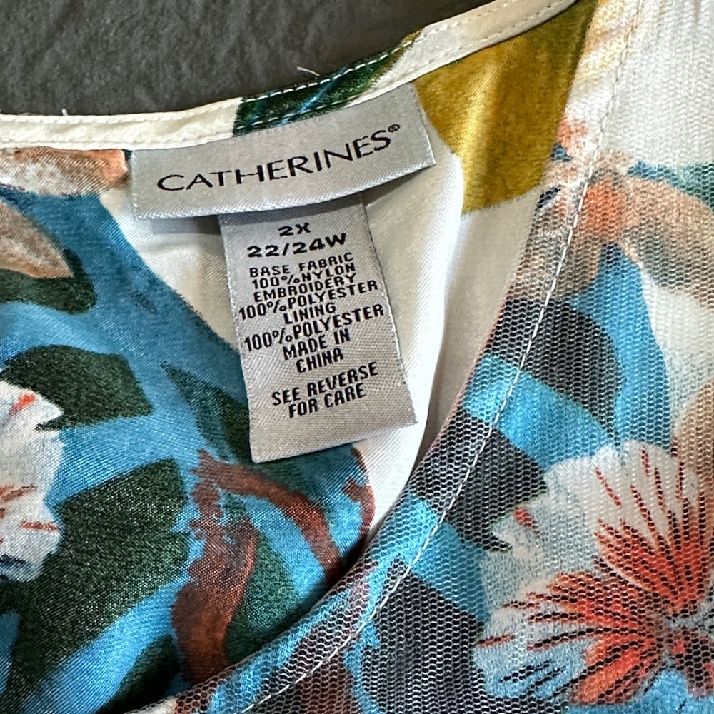 Plus Size Floral Sleeveless Dress with Embroidered Hem - Picture 6 of 7